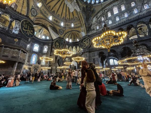 قواعد جديدة لزيارة مسجد آيا صوفيا في تركيا