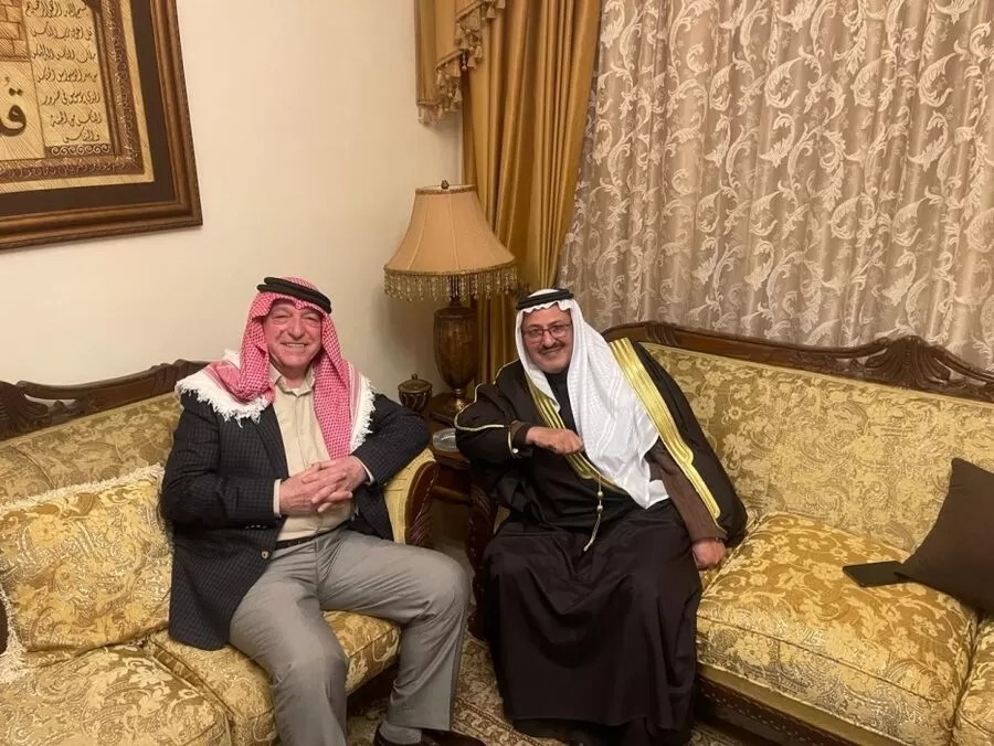 البلوي ينقل تحيات الملك وولي العهد للطيار المتقاعد أحمد نمروقه