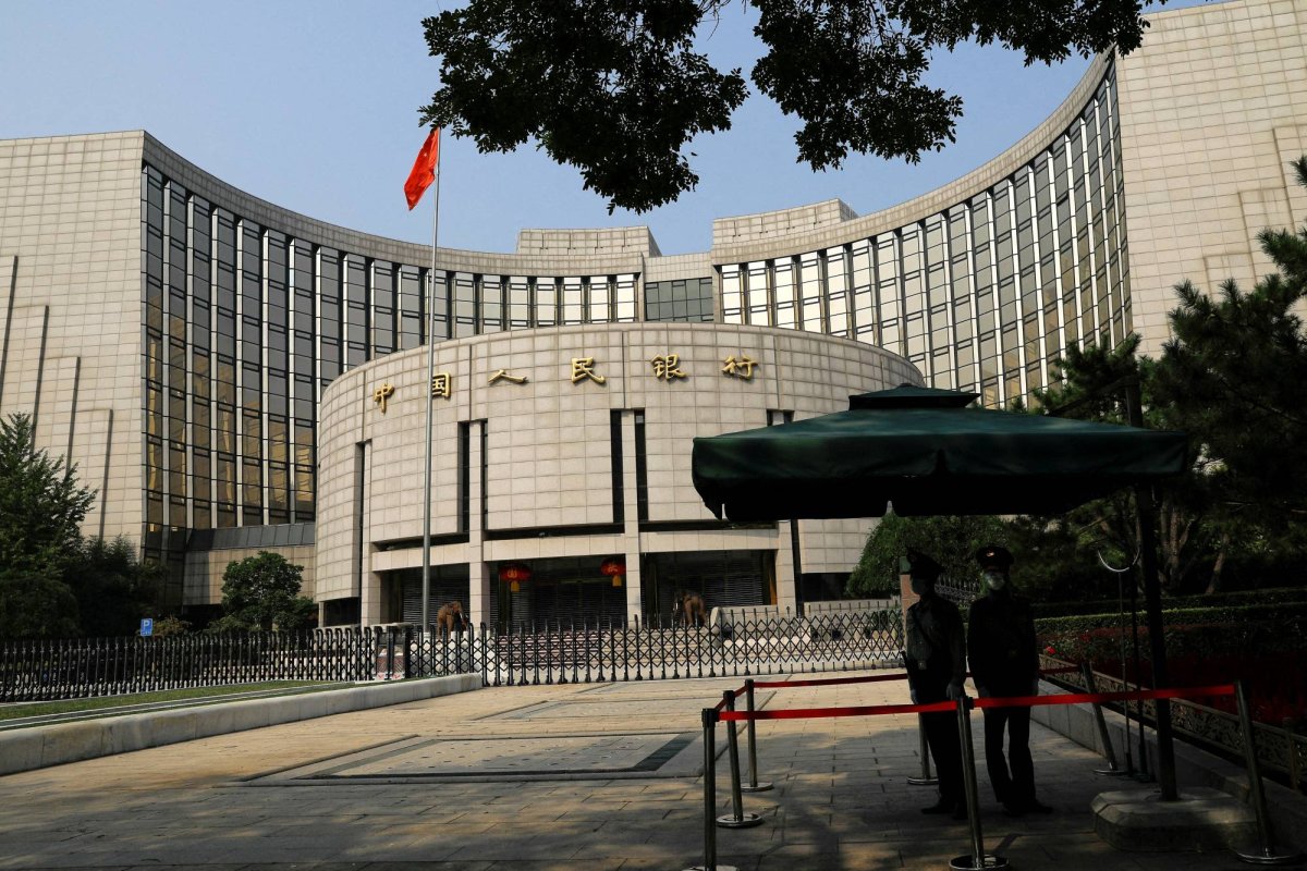 محافظ البنك المركزي الصيني يقول إن البنك سيخفض حجم الأموال النقدية التي يجب أن تحتفظ بها البنوك كاحتياطات اعتبارا من الخامس من فبراير المقبل
