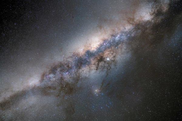 اكتشاف «نجوم قديمة مدخِّنة» في مجرّة درب التبانة