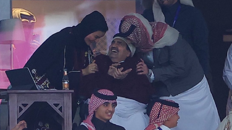 تفاعل أمير قطر الوالد والشيخة موزة على مباراة قطر وإيران