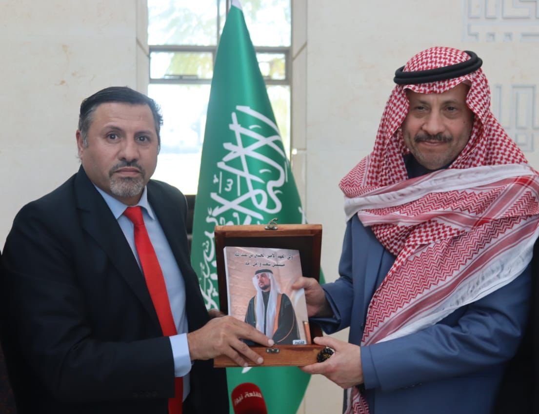 السفير السعودي  السديري  يتسلّم نسخة من كتاب ولي العهد الامير الحسين  مستقبل شعب وأمل أمّة