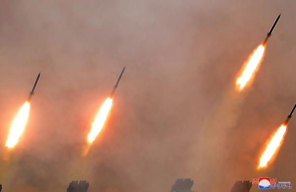 كوريا الشمالية تختبر نظاماً جديداً للتحّكم بقاذفات الصواريخ