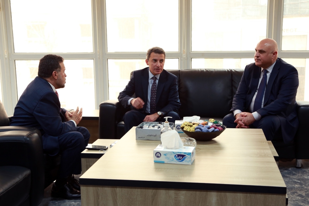السفير الأذربيجاني ونائب رئيس جامعة آدا يزوران معهد الشرق الأوسط