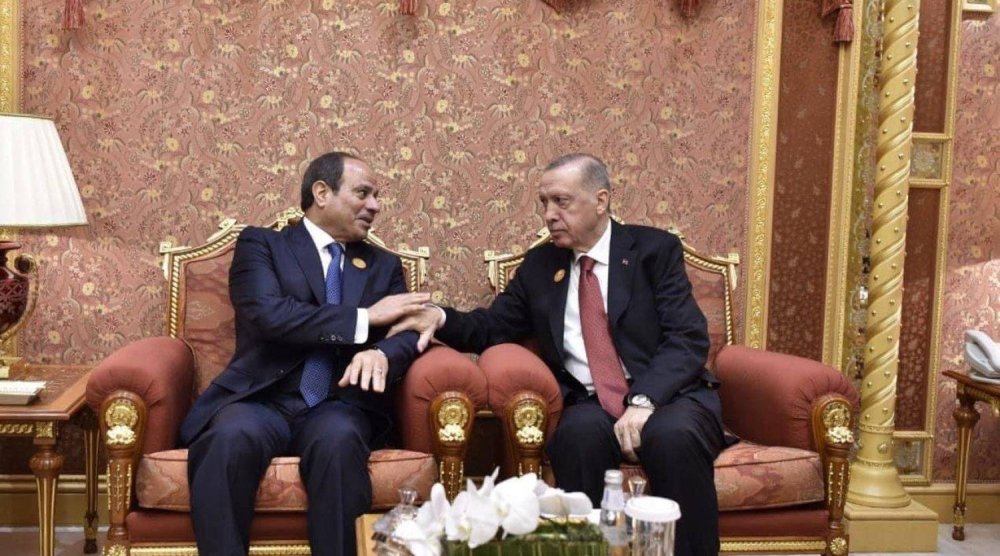 السيسي مستقبلاً إردوغان: نفتح صفحة جديدة بين مصر وتركيا