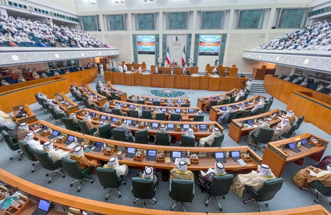 أول أزمة سياسية يشهدها العهد الجديد... الحكومة الكويتية تقاطع البرلمان