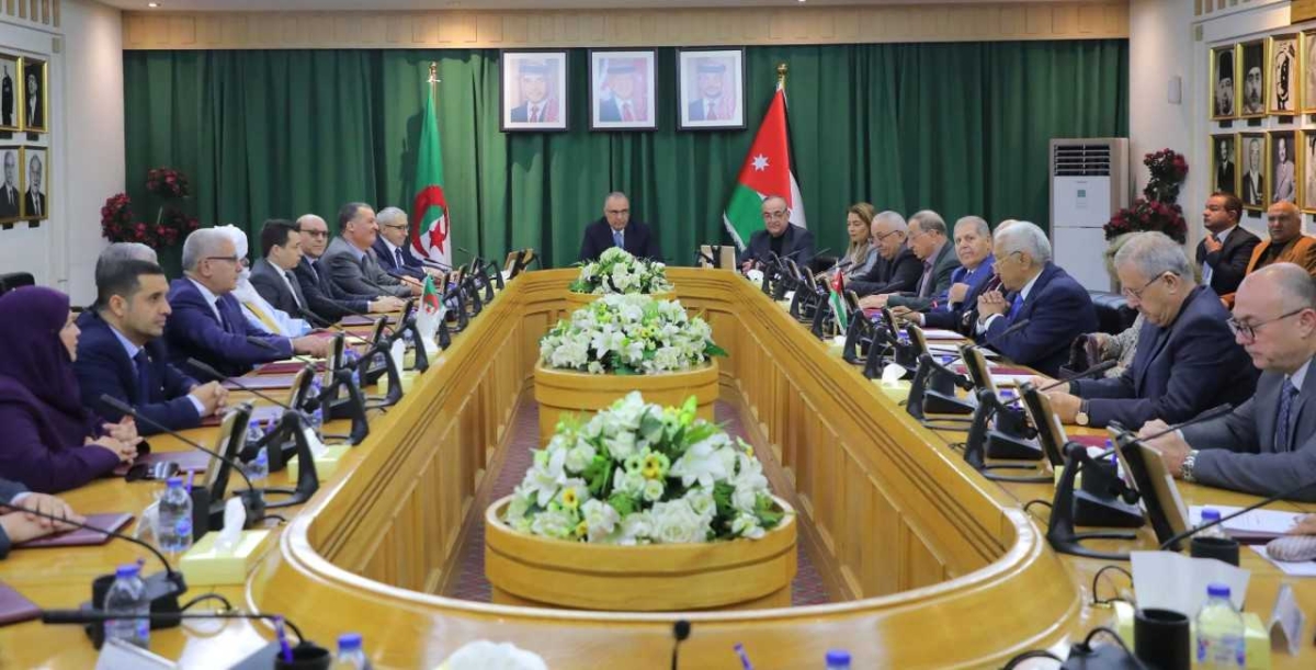 النسور يبحث سبل التعاون البرلماني بين الأرْدُنّ والجزائر
