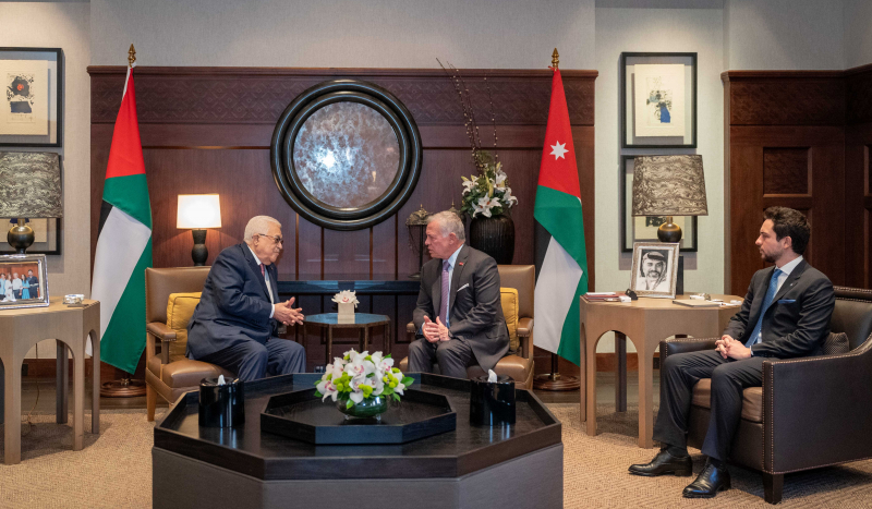 جلالة الملك يحذر خلال لقائه الرئيس عباس ، من  مخاطر توسع الصراع في حال استمرار الحرب على غزة بشهر رمضان