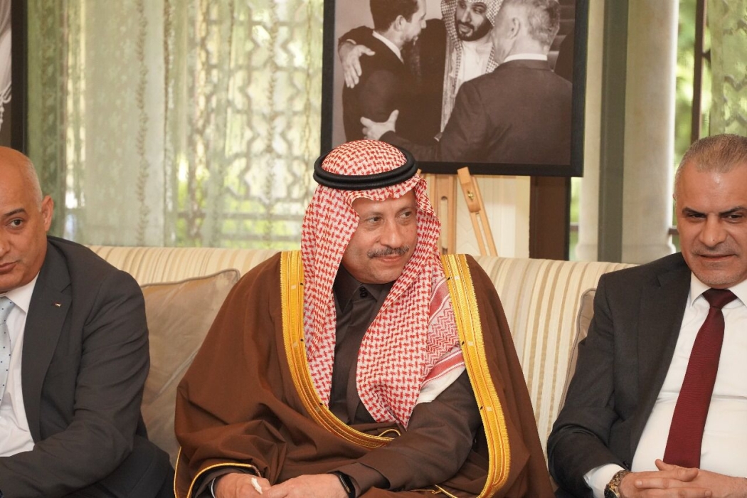 السديري يقيم مأدبة غداء على شرف وزير الاعلام السعودي