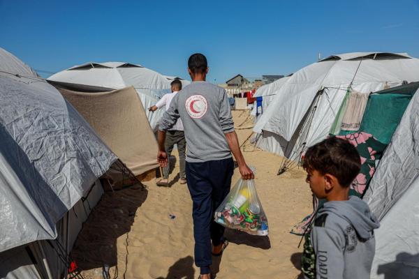توزيع مساعدات مغربية في غزة