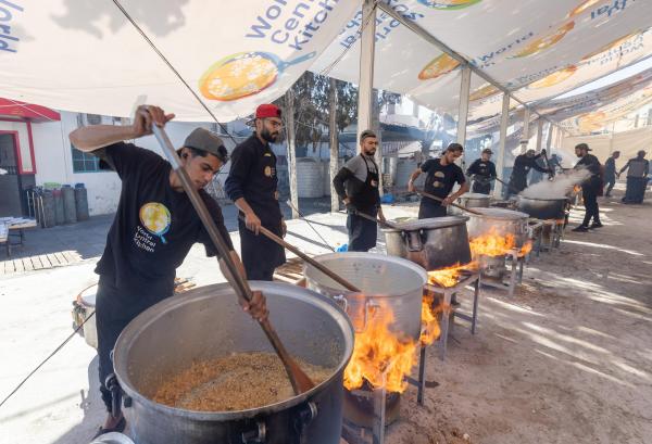 الملك لمنظمة WCK الانسانيه التي أوصلت 40 مليون وجبة لأهلنا في غزة: فخورون بشراكتنا معكم ( صور)