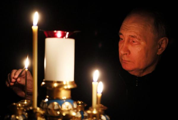 بوتين يضيء شمعة حداداً على ضحايا هجوم موسكو الإرهابي