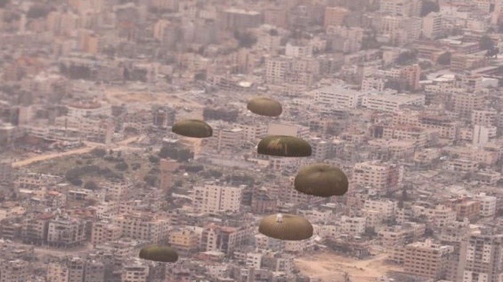 القوات المسلحة تنفذ 8 إنزالات جوية على شمالي غزة بمشاركة 6 دول