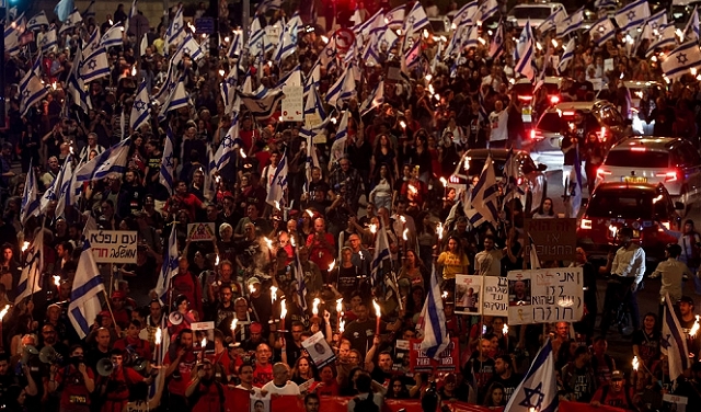 متظاهرون يتجاوزون حاجزًا صوب منزل نتنياهو... اعتقالات بالجملة في تظاهرة ضد الحكومة الإسرائيلية بالقدس