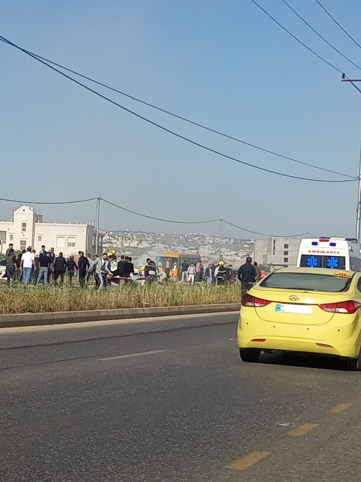 بالصور ... 4 إصابات وحريق مركبة بحادث تصادم على شارع البترا في إربد