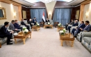 رئيس مجلس القيادة الرئاسي اليمني يستقبل الممثل الأعلى للاتحاد الأوروبي