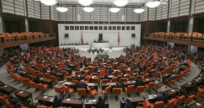 البرلمان التركي يدعو مجلس الأمن لاجتماع طارئ