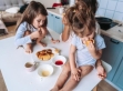 هل يضر استخدام الهواتف المحمولة طفلك أثناء الأكل؟