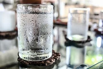هل يهدد شرب الماء البارد صحتكِ؟
