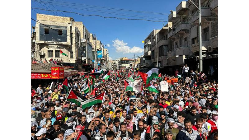 مسيرة بعمان تطالب بوقف العدوان الإسرائيلي على غزة ولبنان وتثمن دعم الأردن للقضية الفلسطينية