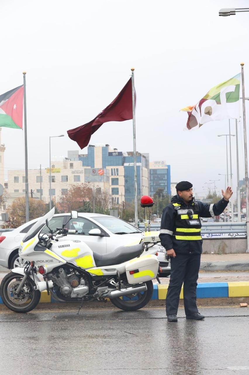 ماذا تقول لرجال الأمن في الميدان بهذه الأجواء  صور