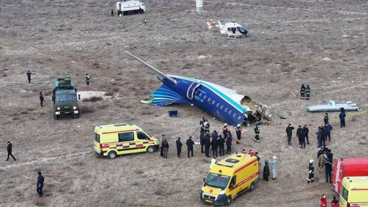 سفارة أذربيجان في عمان تفتح باب العزاء حدادا على ضحايا تحطم الطائرة