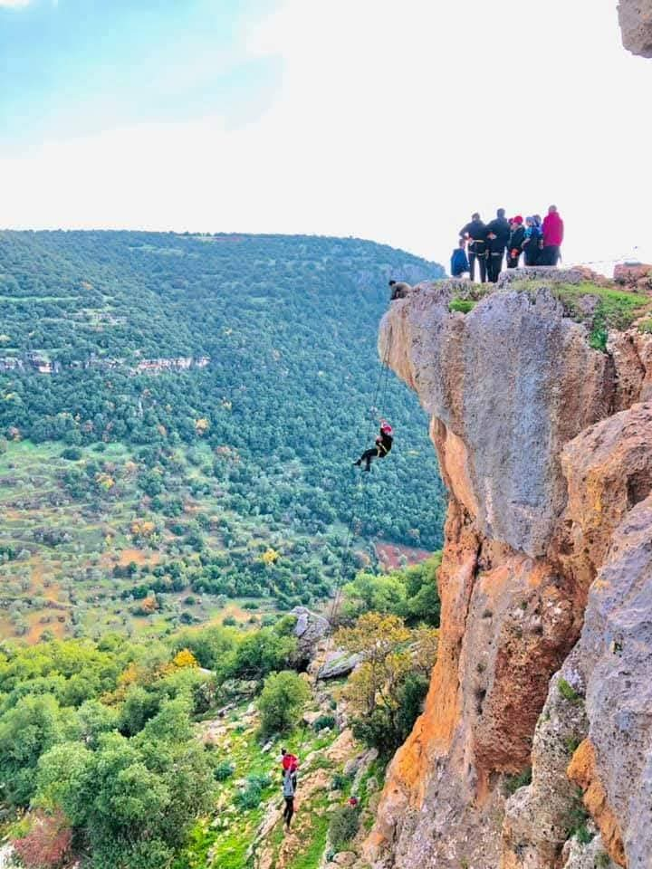 مسار الجب السياحي في عجلونوجهة لتعزز المغامرة والاستكشاف