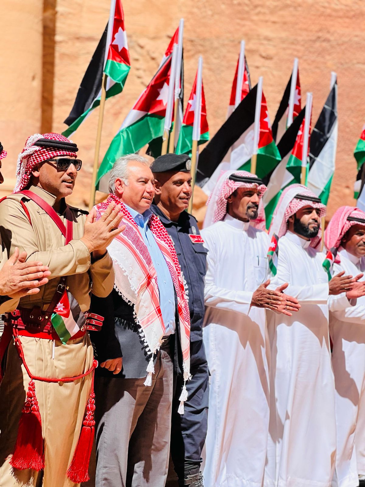 سلطة إقليم البترا تحتفل بيوم العلم الأردني .
