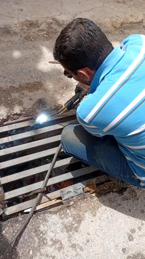 بلدية الزرقاء تتخذ إجراءات لمنع سرقة أغطية المناهل