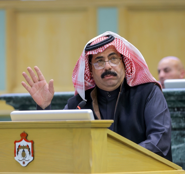 النائب البدادوة يحسم أزمة شاحنات الفوسفات العالقة منذ خمس سنوات