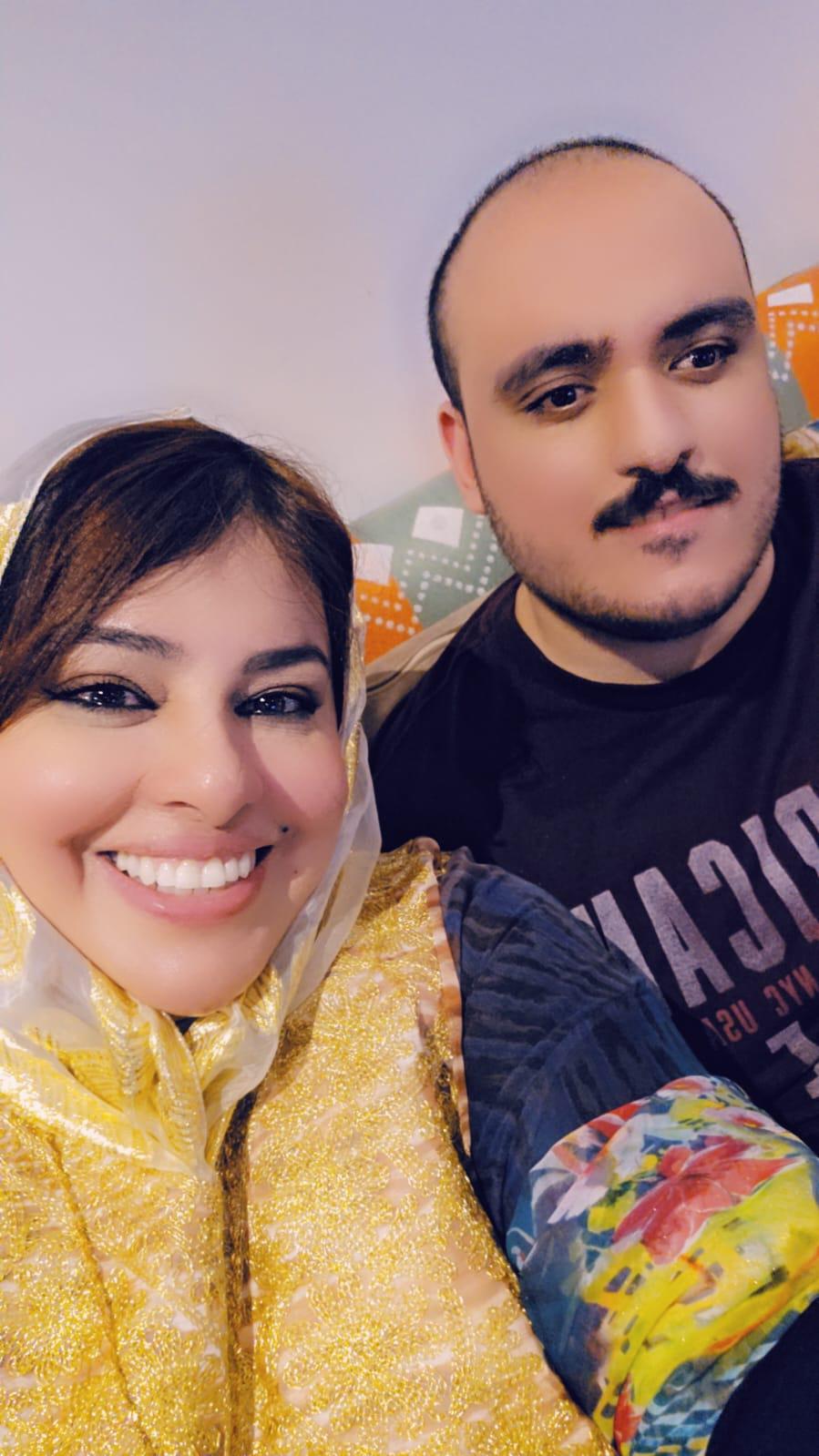 ام حسن إمرأة خليجية من البحرين إرتبط أسمها بالإنسانية والأمومة