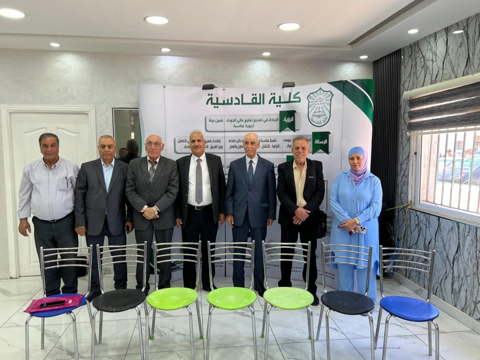 وفد الاعلامين والصحفين العرب يزور كلية القادسية