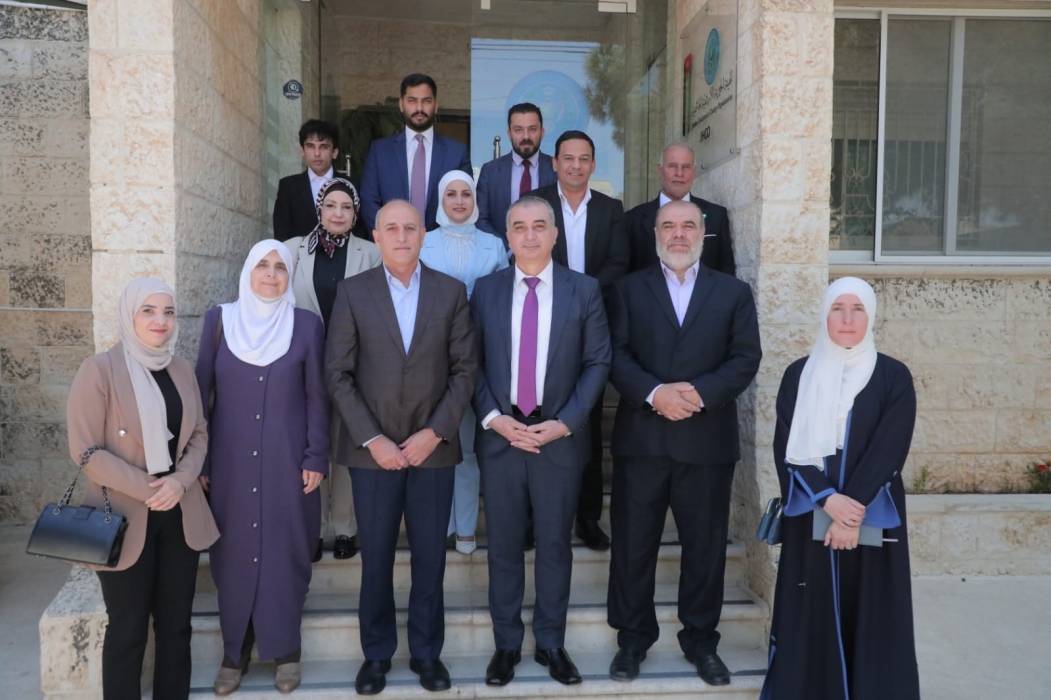 أبو هنيه ورئيس وأعضاء لجنة الطاقة والثروة المعدنية النيابية في زيارة للهيئة الخيرية الهاشمية .