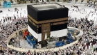 رفع كسوة الكعبة المشرفة استعدادًا لموسم الحج