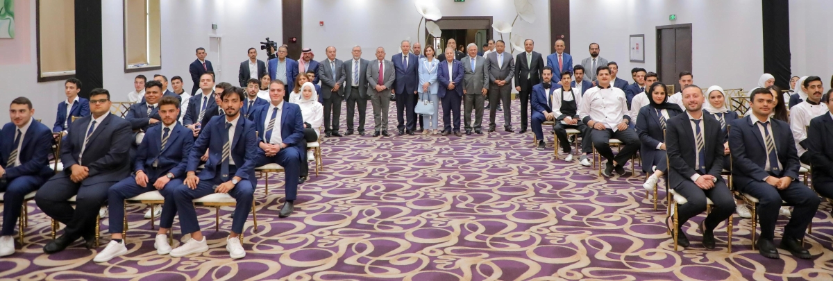 لجنة مشتركة في الأعيان تزور كلية عمون الجامعية التطبيقية