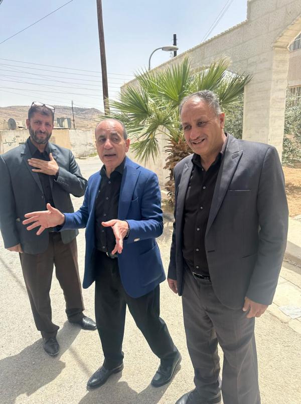 وزير الإدارة المحلية يتفقد بلديات في الكرك والطفيلة