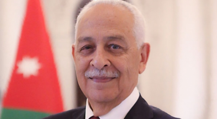العيسوي ينقل للطراونة تمنيات الملك وولي العهد بالشفاء