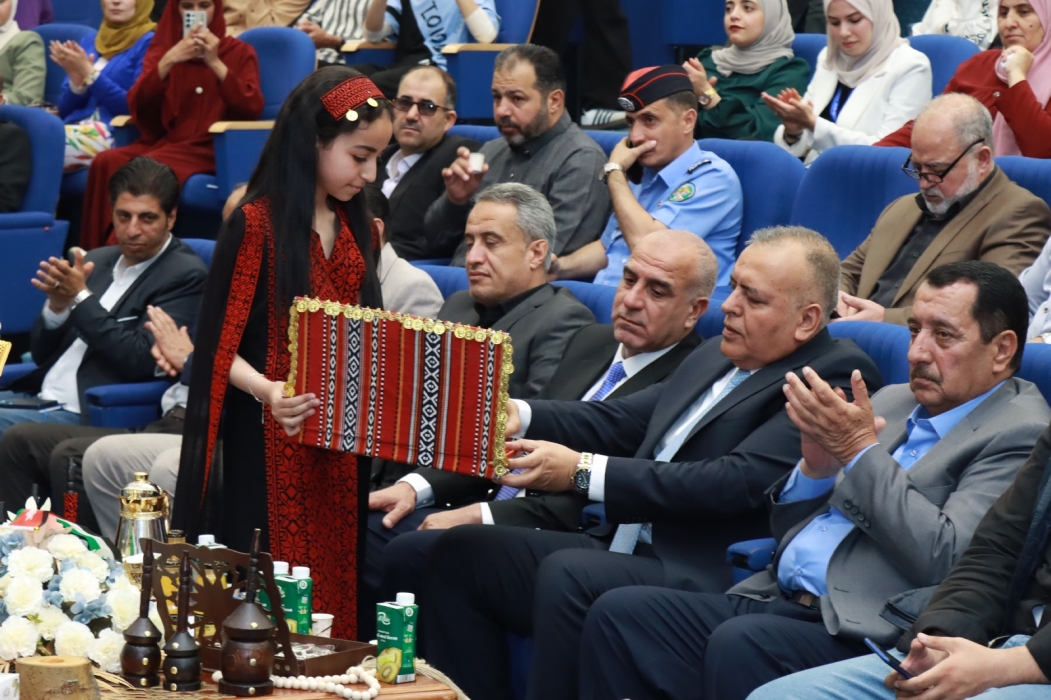 جامعة الحسين بن طلال تحتفل بعيد الاستقلال التاسع والسبعين .