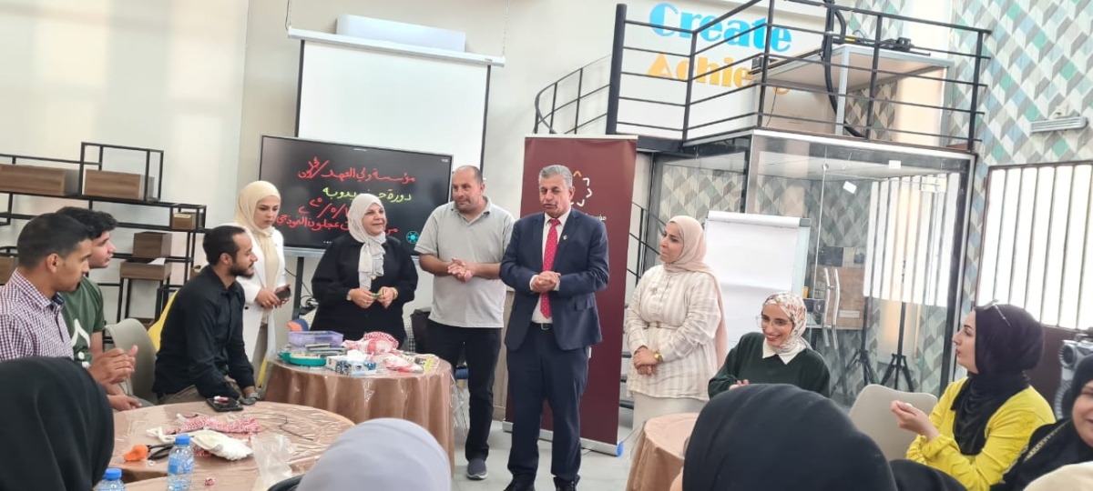 مركز شابات عجلون ينفذ تدريباً حول صناعة قطع تراثية فنية باستخدام الشماغ الأردني