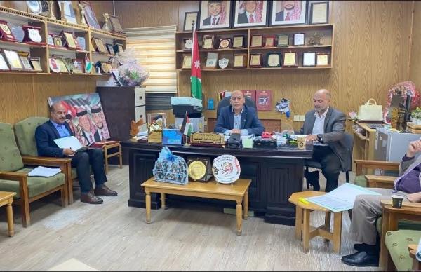 اللصاصمة يرأس اجتماع لجنة الامتحانات في مديرية التربية والتعليم