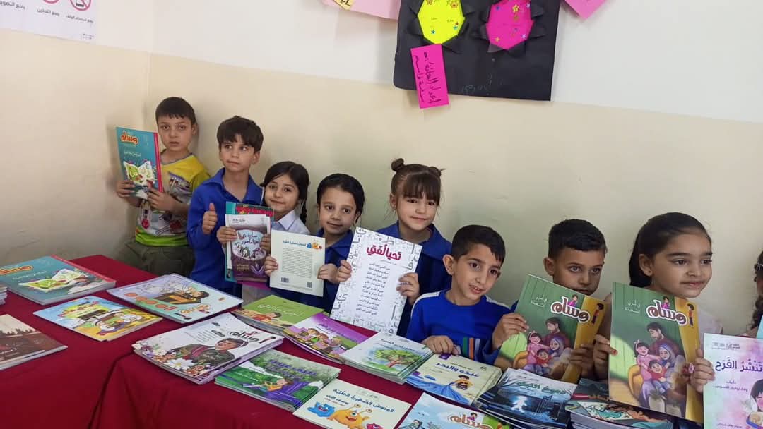 ثقافة الزرقاء تنظم معرضا للكتاب في مدرسة عز الدين القسام الثانية الأساسية المختلطة