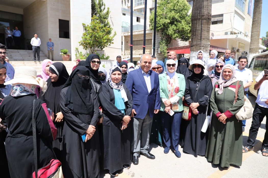 التربية تودع بعثة الحج من المعلمين والعاملين فيها