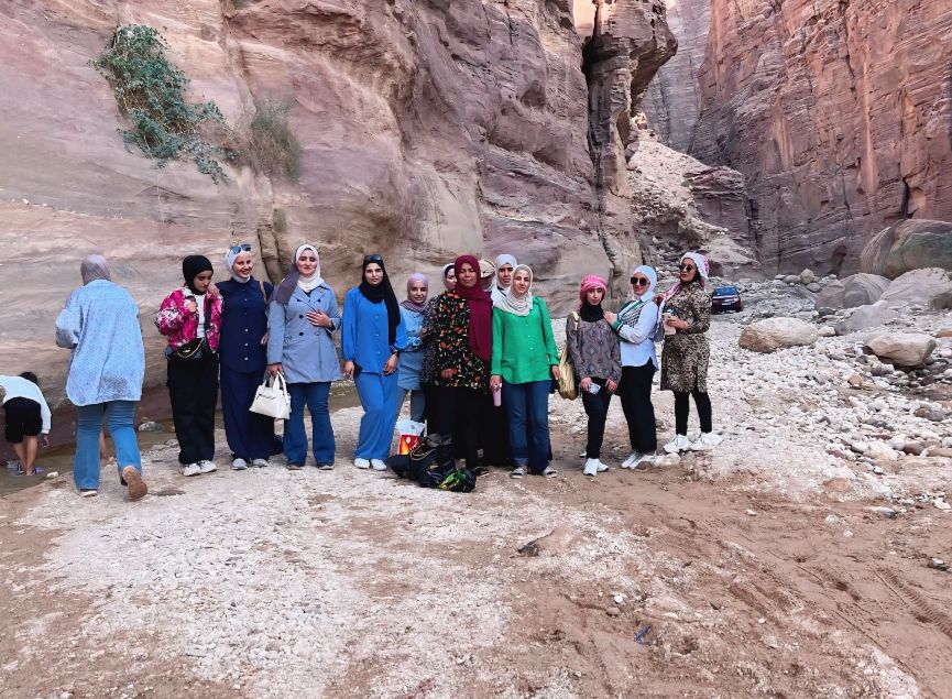بناء قدرات الشباب في فن التصوير في مركز شابات راكين