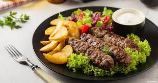 طريقة عمل الكفتة المشوية في صينية الفرن