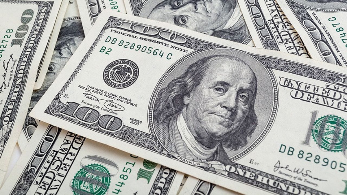 الدولار يتراجع مع ترقب السوق بيانات توظيف أميركية