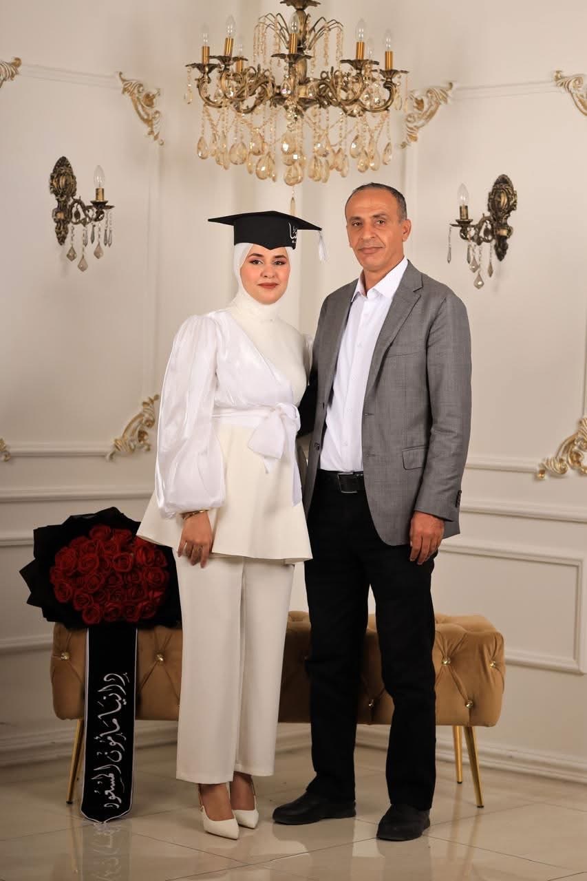 محمد الكعابنه وعائلته يهنئون النسيب مأمون المسعود بتخرج أبنته دانيا من جامعة العلوم الإسلاميه