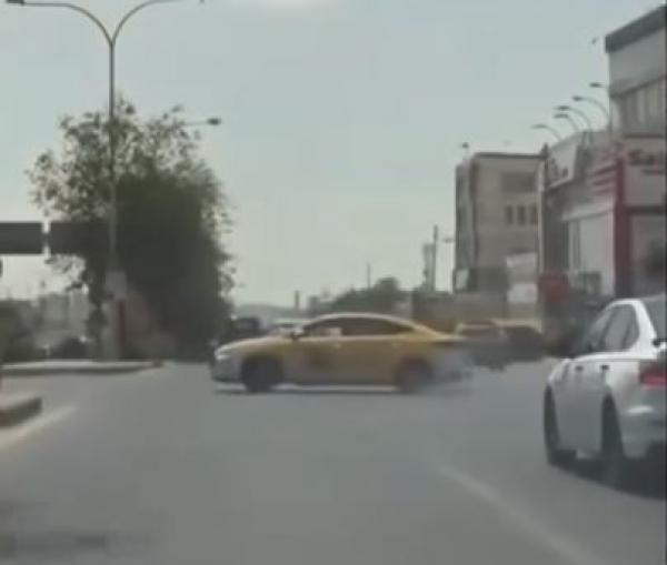 ضبط مركبة عمومي ظهرت وسائقها يقودها بتهور