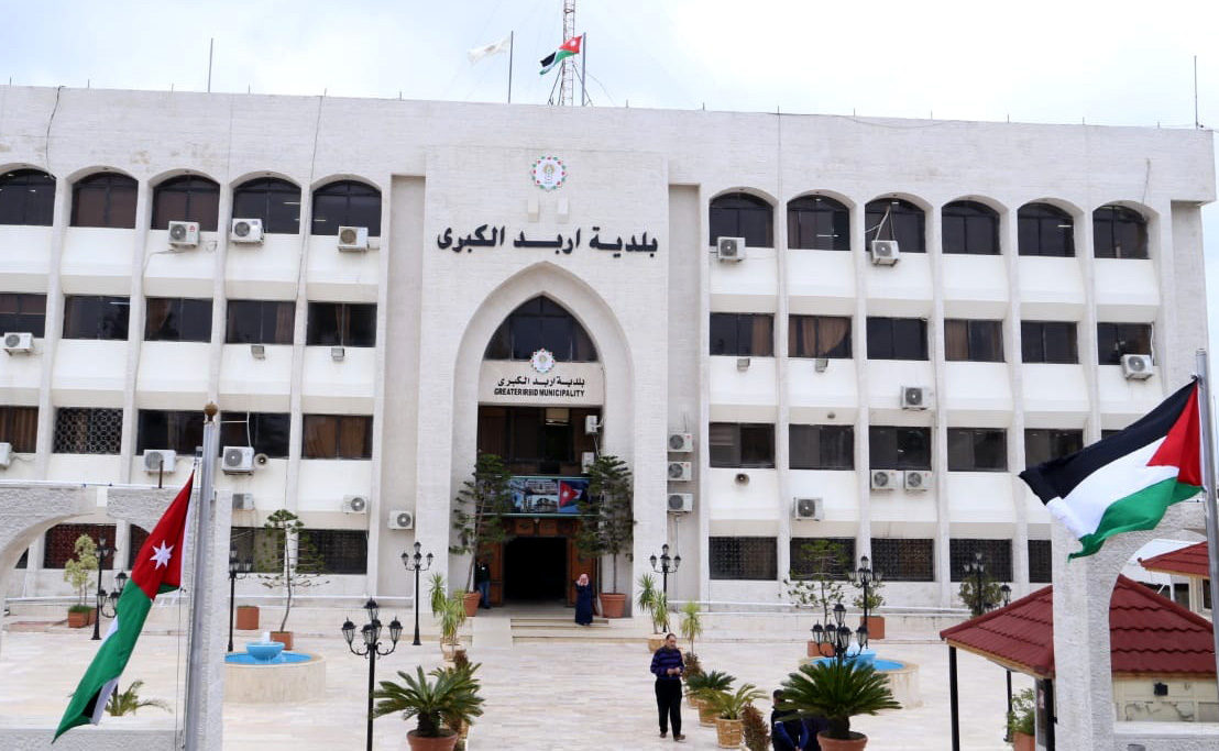 بلدية إربد الكبرى تدعو المواطنين للتبليغ عن مخلفات الأضاحي لجمعها