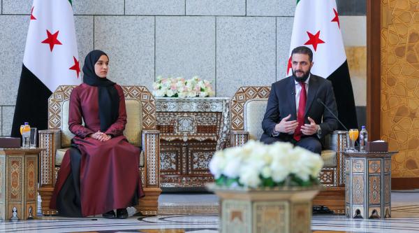 عاشت معي في مغارات .. الشرع يثير التفاعل بحديث رقيق عن زوجته
