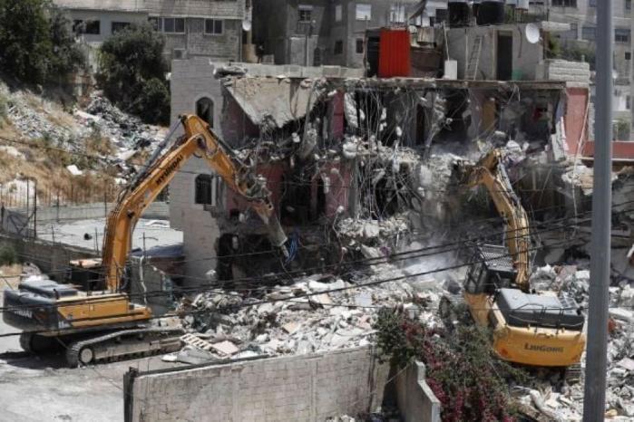 الاحتلال يخطر بهدم أكثر من 100 منزل في مخيم جنين